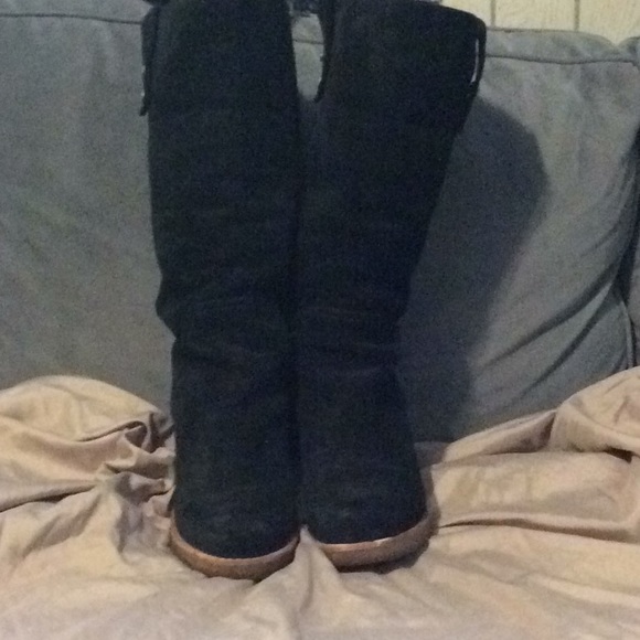 Suede Uggs - Picture 4 of 7